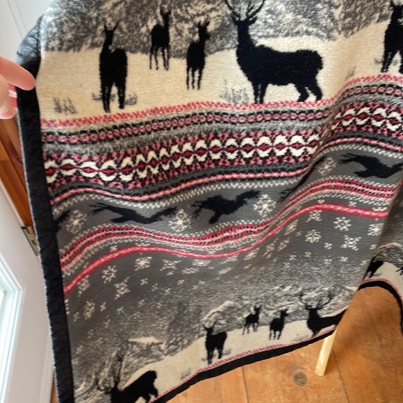 Woolrich Blanket, 50 x 68 , Faux leather Trim, Deers 🦌& birds 🦅, red, black - Picture 5 of 8